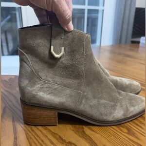 Cole Haan Maci Ankle Booties Green Suede Heeled Side Zip Boho Hipster. (Shoe7)